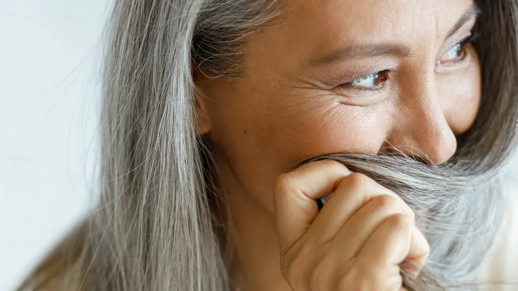 Unlocking Natural Beauty: 5 Key Considerations for Embracing Gray Hair